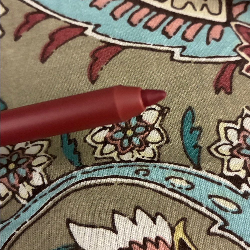 Fenty Beauty Lip Liner in RIRI